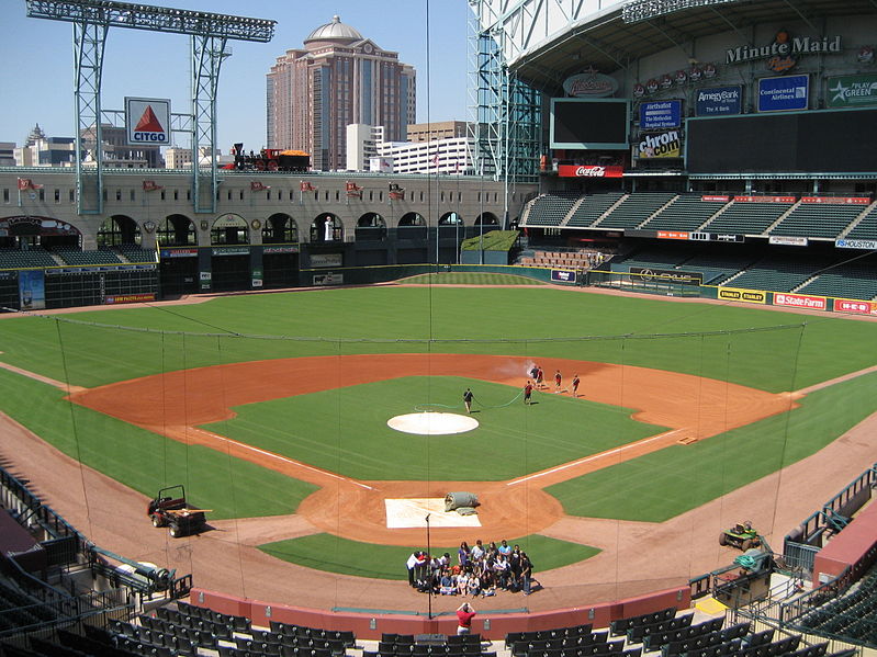 Minute Maid Park-Top Open. "Retractable-Roof-Ballparks in MLB); en.wikipedia.org 